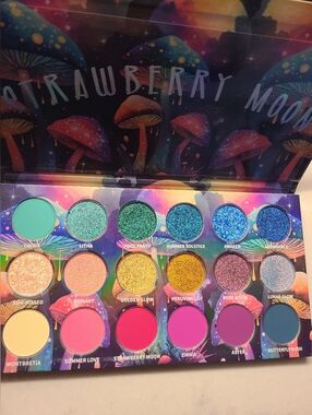 Ensley Reign Strawberry Moon Eyeshadow Palette